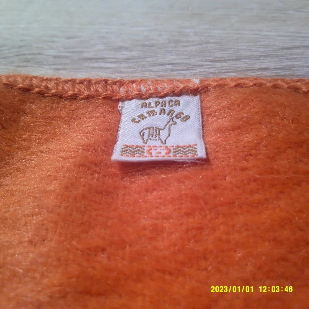 Soft and lightweight alpaca scarf - Picture 5 of 5